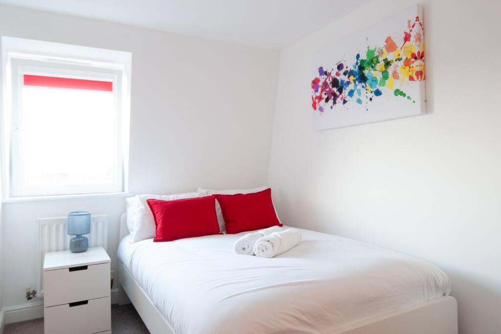 *New* 2-Bed Modern Apartment Burton-upon-Trent Exterior photo