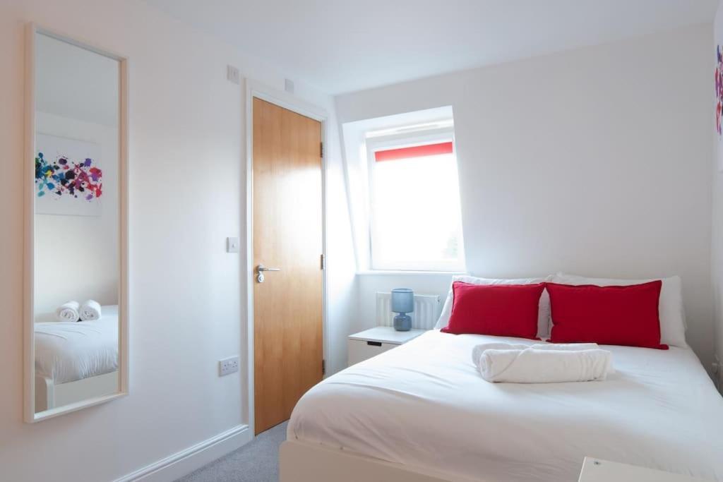 *New* 2-Bed Modern Apartment Burton-upon-Trent Exterior photo