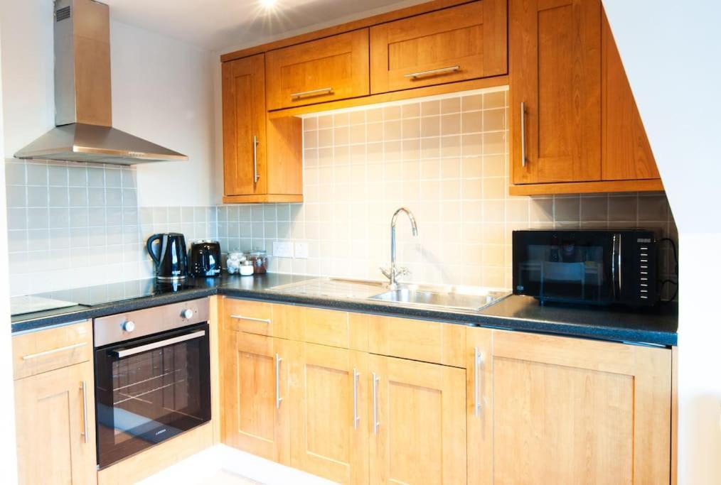 *New* 2-Bed Modern Apartment Burton-upon-Trent Exterior photo