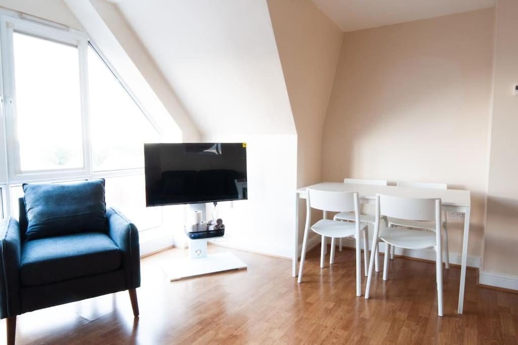 *New* 2-Bed Modern Apartment Burton-upon-Trent Exterior photo