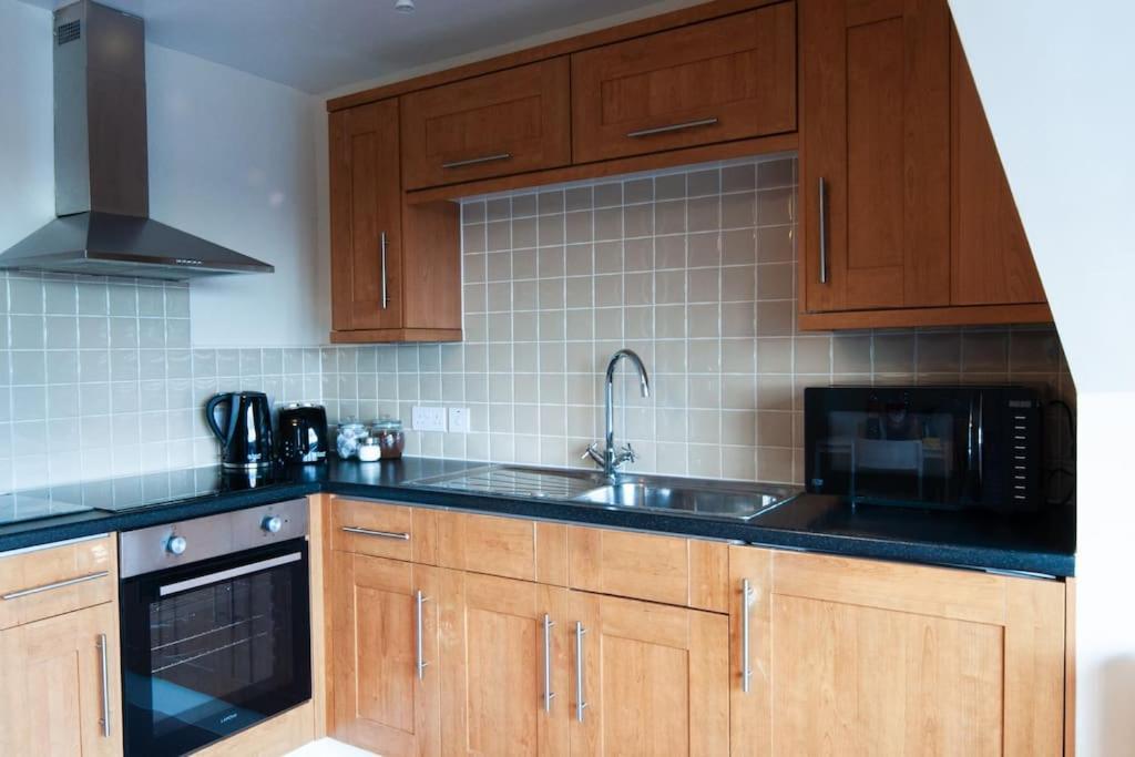 *New* 2-Bed Modern Apartment Burton-upon-Trent Exterior photo